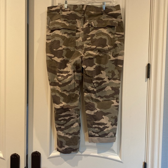 J Crew Women’s camouflage Capri pants size 33 - Picture 7 of 7